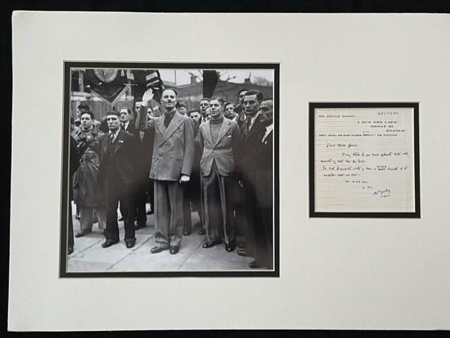 ORIGINAL BUF SIR OSWALD MOSLEY HAND WRITTEN AND HAND SIGNED NOTE DATED 1970