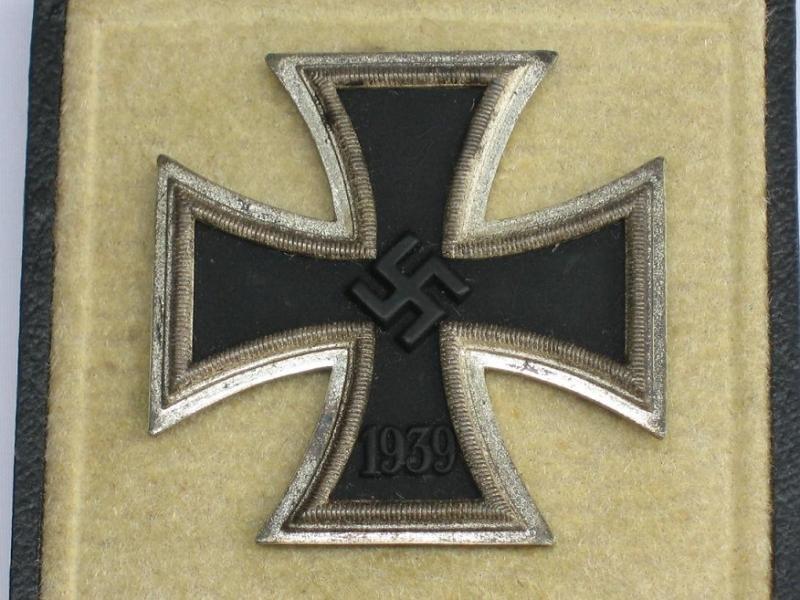 FINE ORIGINAL WWII 1st CLASS IRON CROSS WITH ORIGINAL CASE OF ISSUE