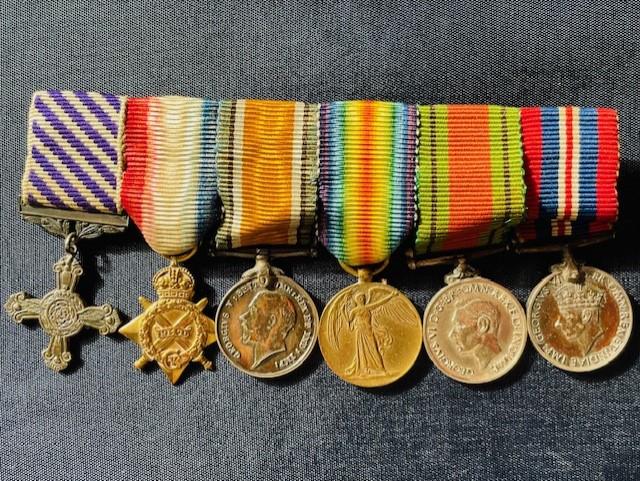 WWI, WWII MINIATURE GROUPING OF MEDALS (DFC)