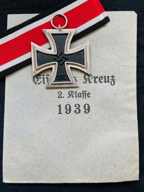 GERMAN WWII 1939 IRON CROSS 2nd CLASS WITH PACKET OF ISSUE RING STAMP 113, BY HERMANN AURICH DRESDEN