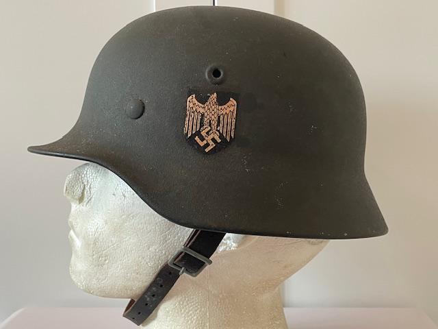 AN EXCELLENT CONDITION GERMAN WWII M40 STEEL HELMET