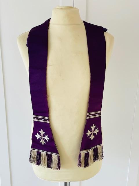 WONDERFUL WWI ERA PURPLE CATHOLIC PRIEST STOLE.