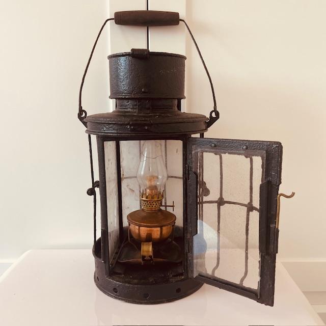 WONDERFUL EXAMPLE OF A 1918 WWI BRITISH TRENCH LANTERN