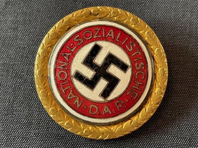 FINE WWII GERMAN NSDAP LARGE GOLD PARTY BADGE 30MM IN UNTAMPERED CONDITION.