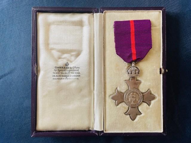 ORIGINAL WWI STERLING SILVER 1919 MILITARY MBE MEDAL & CASE GARRARD.