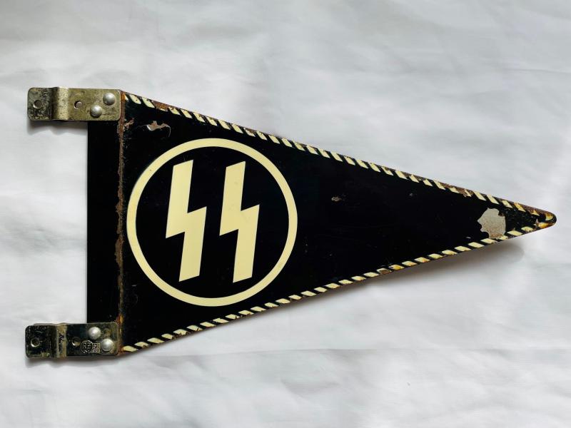 GERMAN WWII SS STAFF CAR PENNANT BY MAX KNOBLOCH.