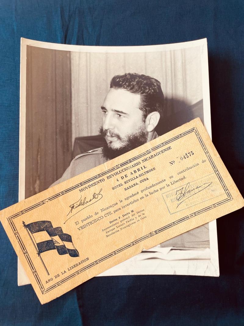 TOTALLY ORIGINAL FIDEL CASTRO HAND SIGNED INK SIGNATURE WITH PHOTO.