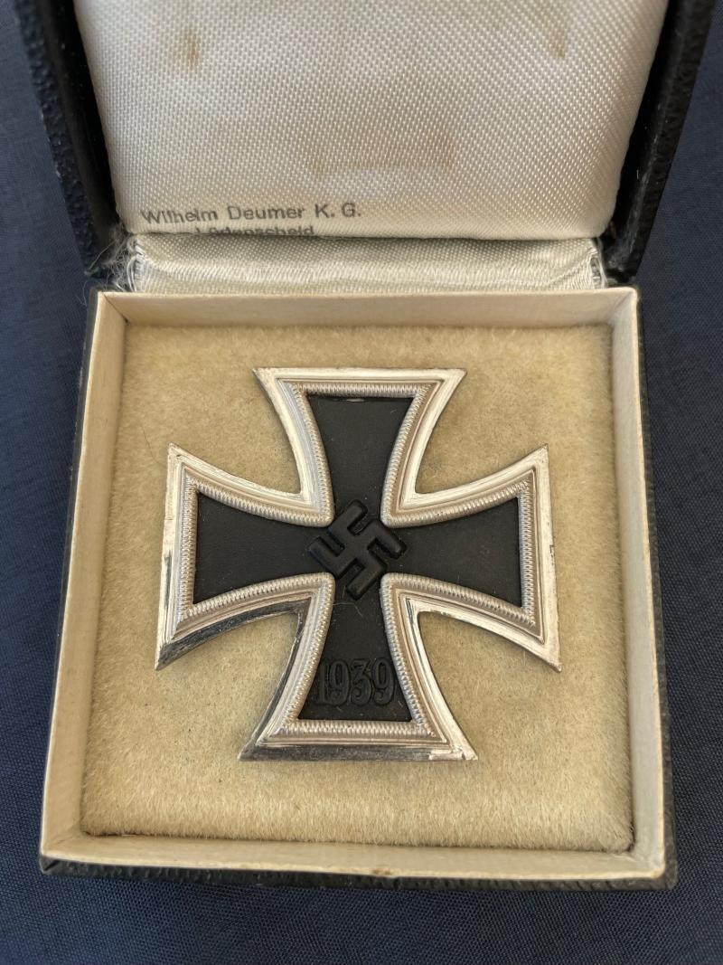 WW2 GERMAN CASED IRON CROSS 1st CLASS WITH MAKER STAMP AND MATCHING NAMED MAKER BOX OF ISSUE.