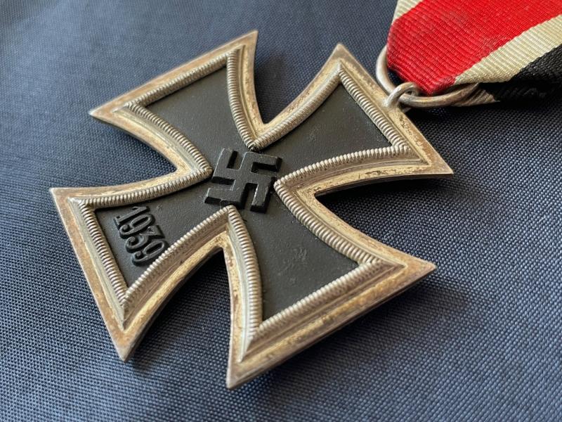 RARE WWII IRON CROSS 2RD CLASS RING STAMPED 4, STEINHAUER & LUCK OF LUDENSCHHELD.