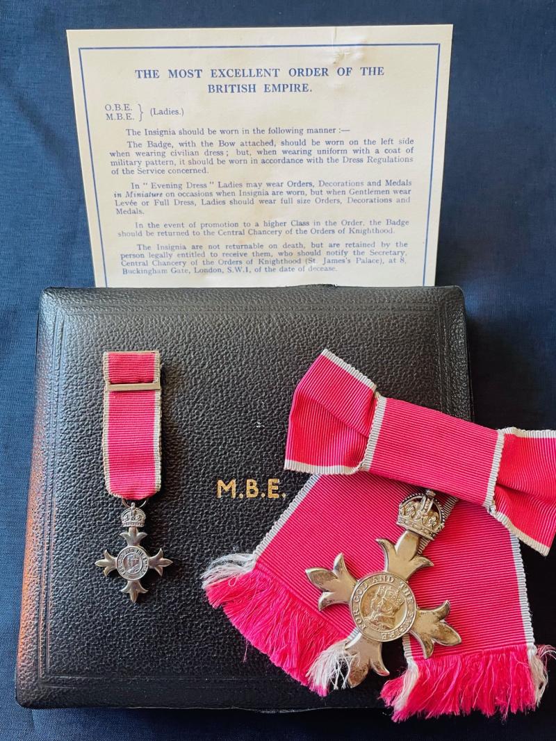 1940s HARD TO FIND MBE MEDAL WITH MINATURE MEDAL, CASED WITH CARD