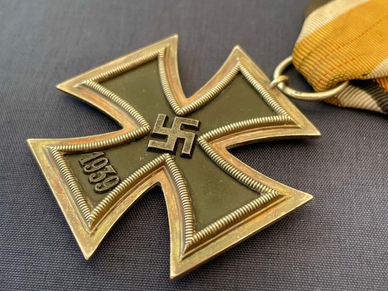 RARE WWII IRON CROSS 2RD CLASS RING STAMPED 4, STEINHAUER & LUCK OF LUDENSCHHELD WITH ORANGE RIBBON.