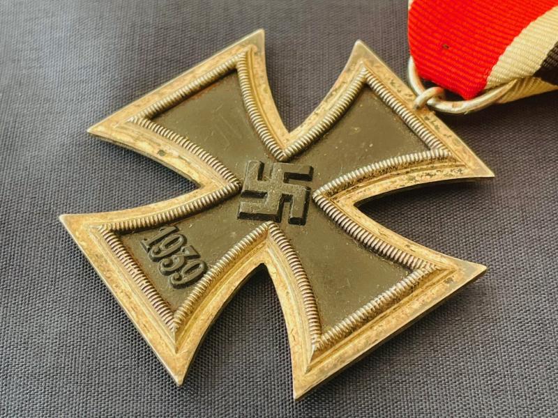 RARE WWII IRON CROSS 2RD CLASS RING STAMPED 4, STEINHAUER & LUCK OF LUDENSCHHELD.