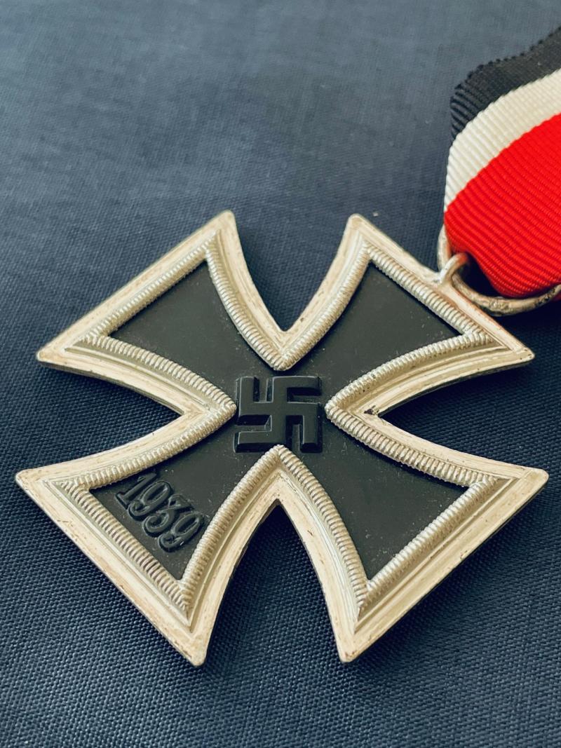 STUNNING WWII IRON CROSS 2ND CLASS RING STAMPED 40, OF BERG & NOLTE OF LUDENSCHHEID