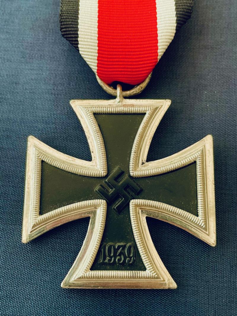 STUNNING WWII IRON CROSS 2ND CLASS RING STAMPED 40, OF BERG & NOLTE OF LUDENSCHHEID