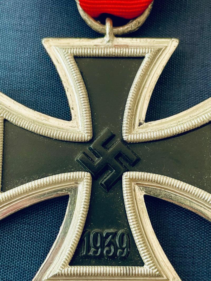 STUNNING WWII IRON CROSS 2ND CLASS RING STAMPED 40, OF BERG & NOLTE OF LUDENSCHHEID