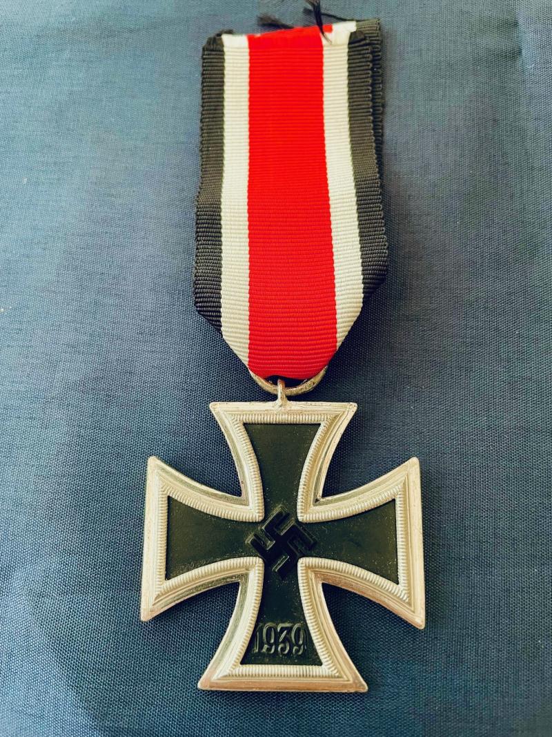 STUNNING WWII IRON CROSS 2ND CLASS RING STAMPED 40, OF BERG & NOLTE OF LUDENSCHHEID