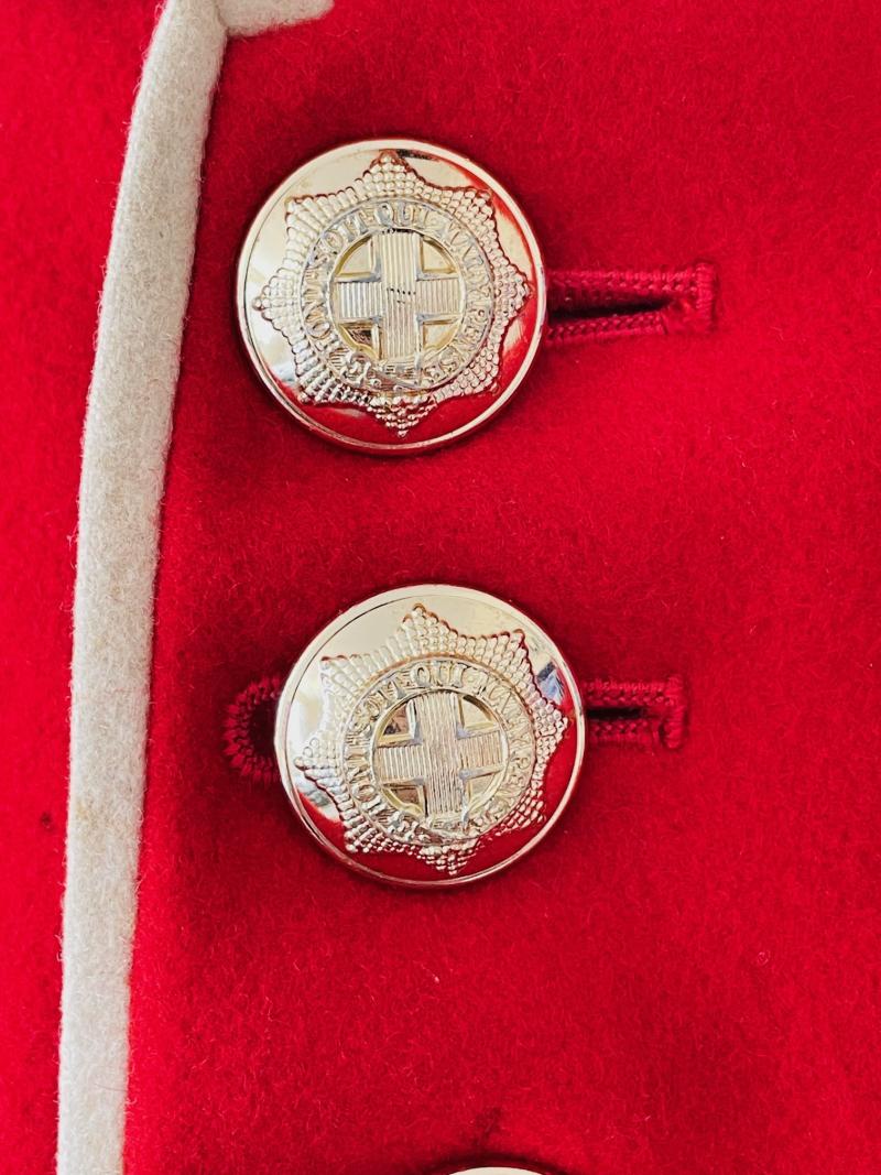 ORIGINAL QUEEN ELIZABETH II COLDSTREAM GUARDS QUALITY TUNIC RANK OF SERGENT. ADDITIONAL PHOTOS