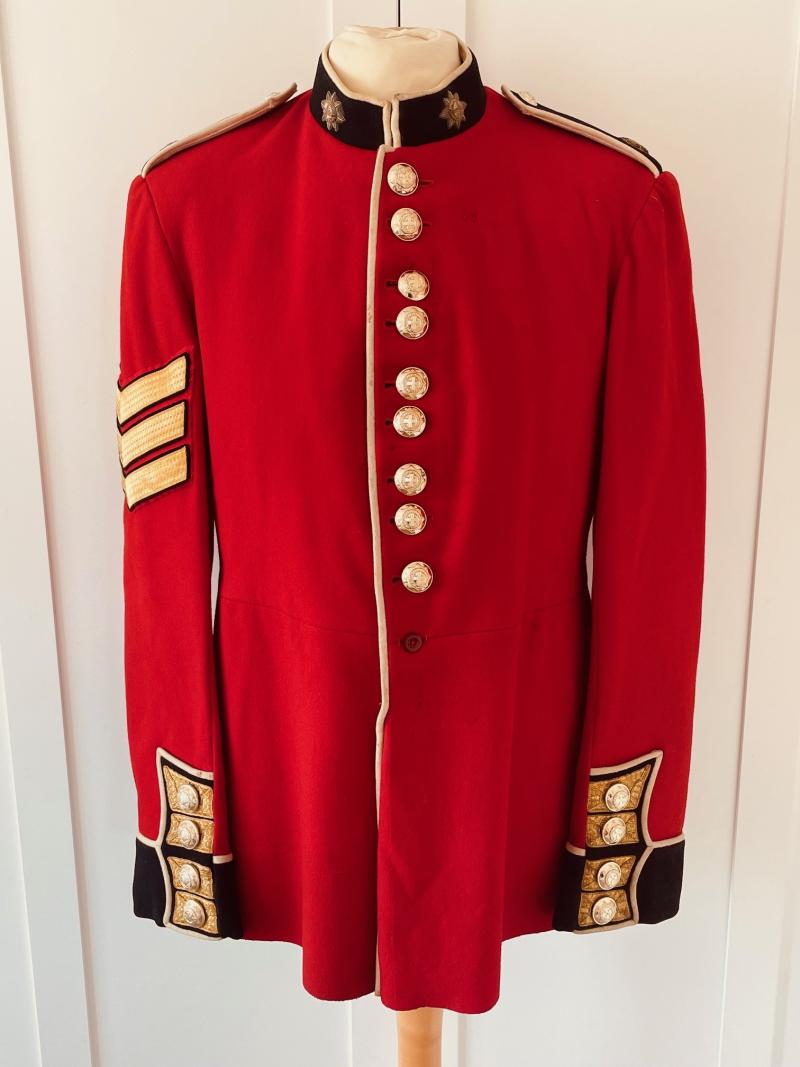 ORIGINAL QUEEN ELIZABETH II COLDSTREAM GUARDS QUALITY TUNIC RANK OF SERGENT.