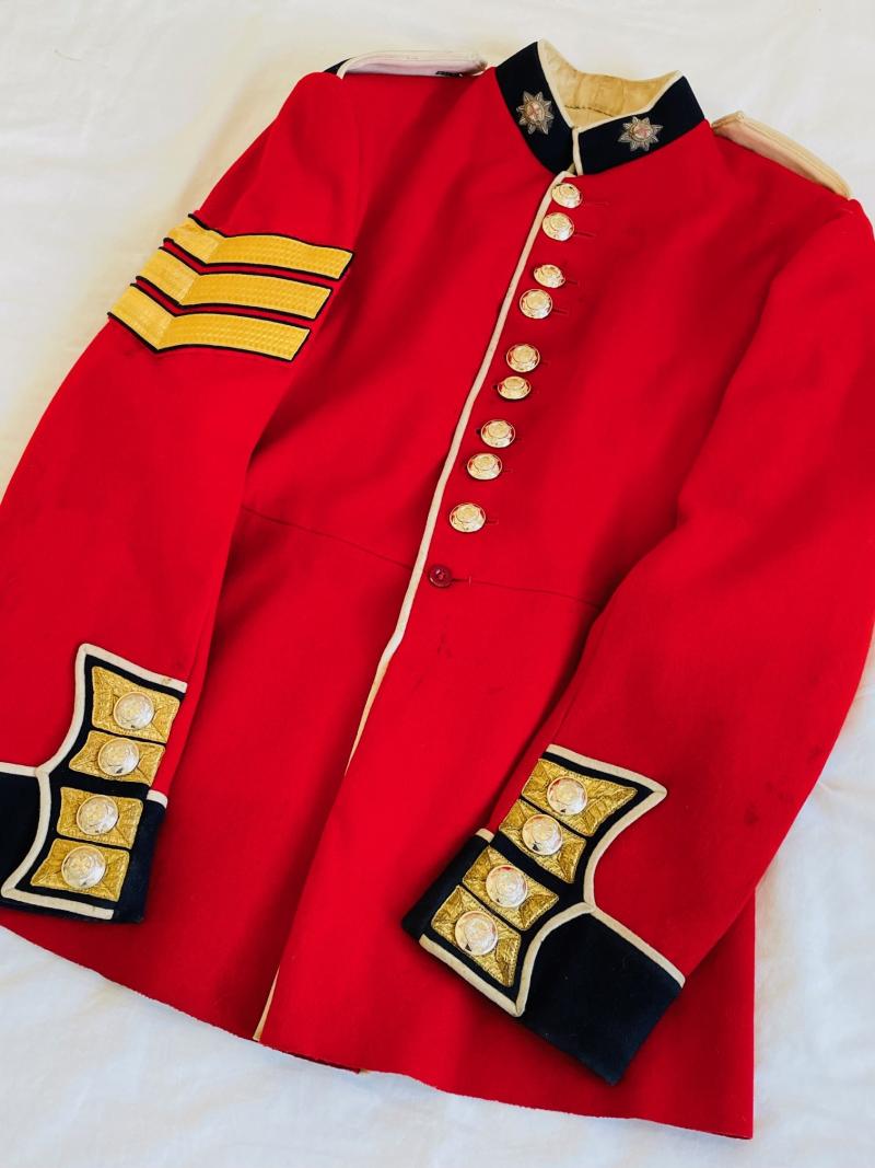 ORIGINAL QUEEN ELIZABETH II COLDSTREAM GUARDS QUALITY TUNIC RANK OF SERGENT.