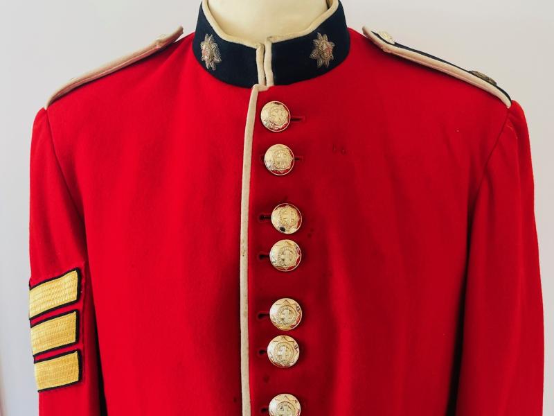 ORIGINAL QUEEN ELIZABETH II COLDSTREAM GUARDS QUALITY TUNIC RANK OF SERGENT.