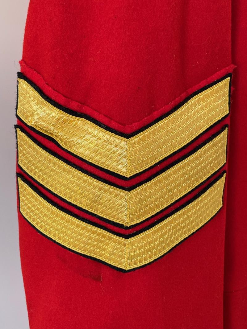 ORIGINAL QUEEN ELIZABETH II COLDSTREAM GUARDS QUALITY TUNIC RANK OF SERGENT.