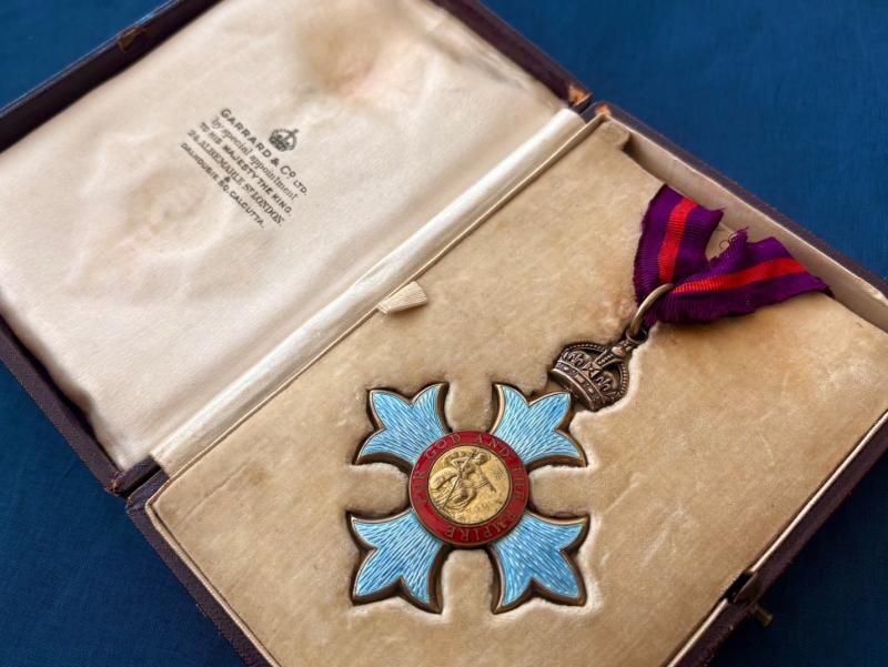 HARD TO FIND WW1 1917 BRITISH CASED 1ST TYPE MILITARY CBE MEDAL.