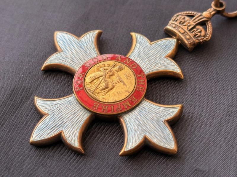 HARD TO FIND WW1 1917 BRITISH CASED 1ST TYPE MILITARY CBE MEDAL.