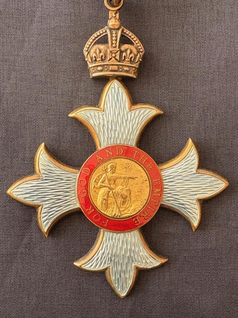 HARD TO FIND WW1 1917 BRITISH CASED 1ST TYPE MILITARY CBE MEDAL.