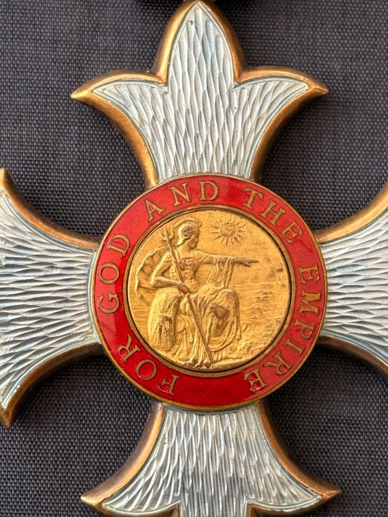 HARD TO FIND WW1 1917 BRITISH CASED 1ST TYPE MILITARY CBE MEDAL.