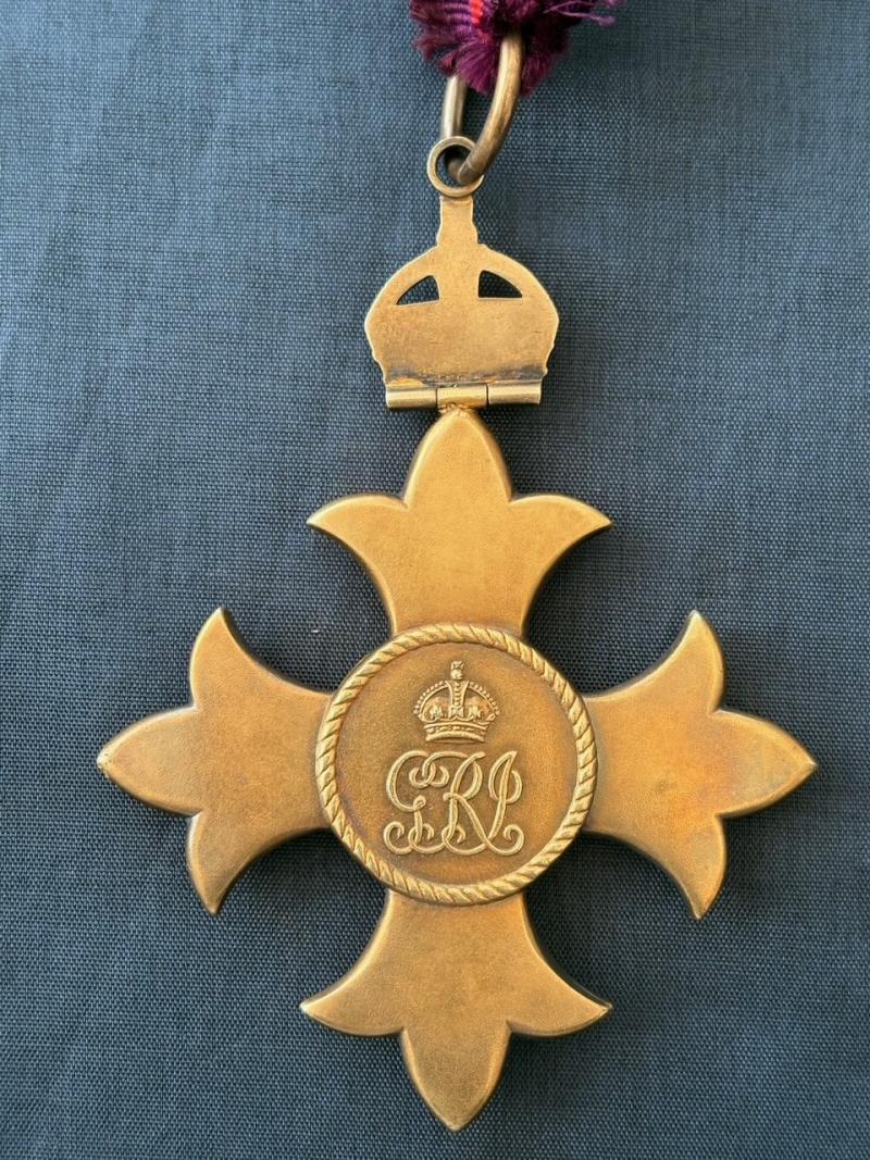 HARD TO FIND WW1 1917 BRITISH CASED 1ST TYPE MILITARY CBE MEDAL.